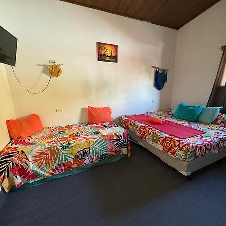Cheap Hostel Quepos Extérieur photo