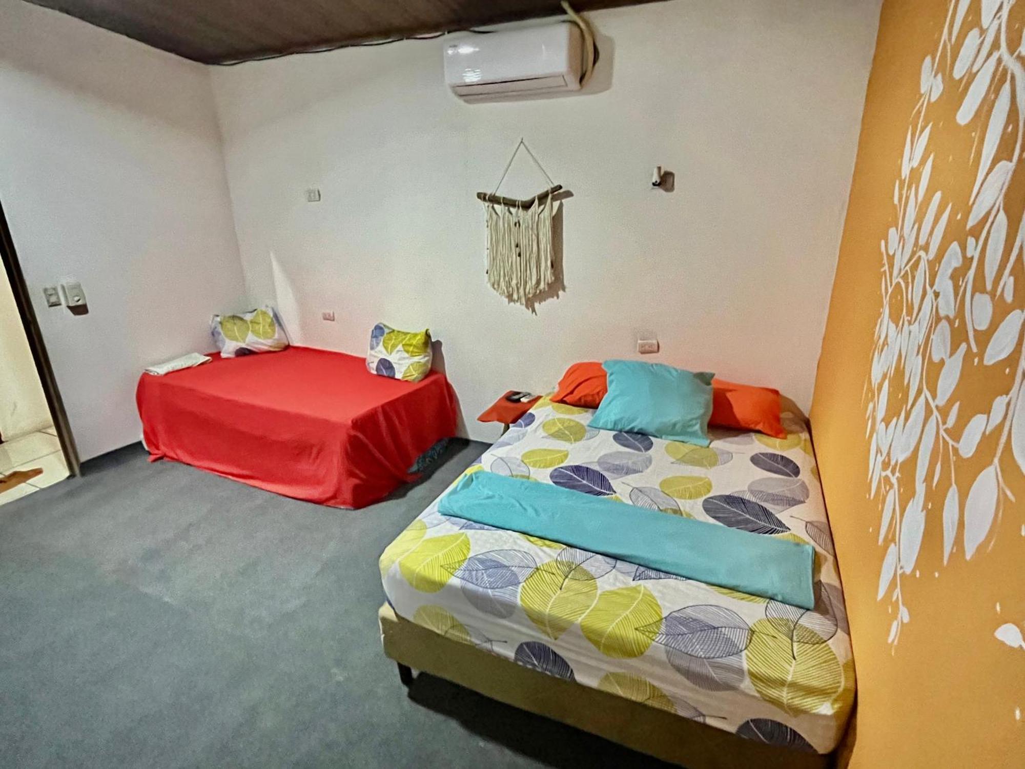 Cheap Hostel Quepos Extérieur photo