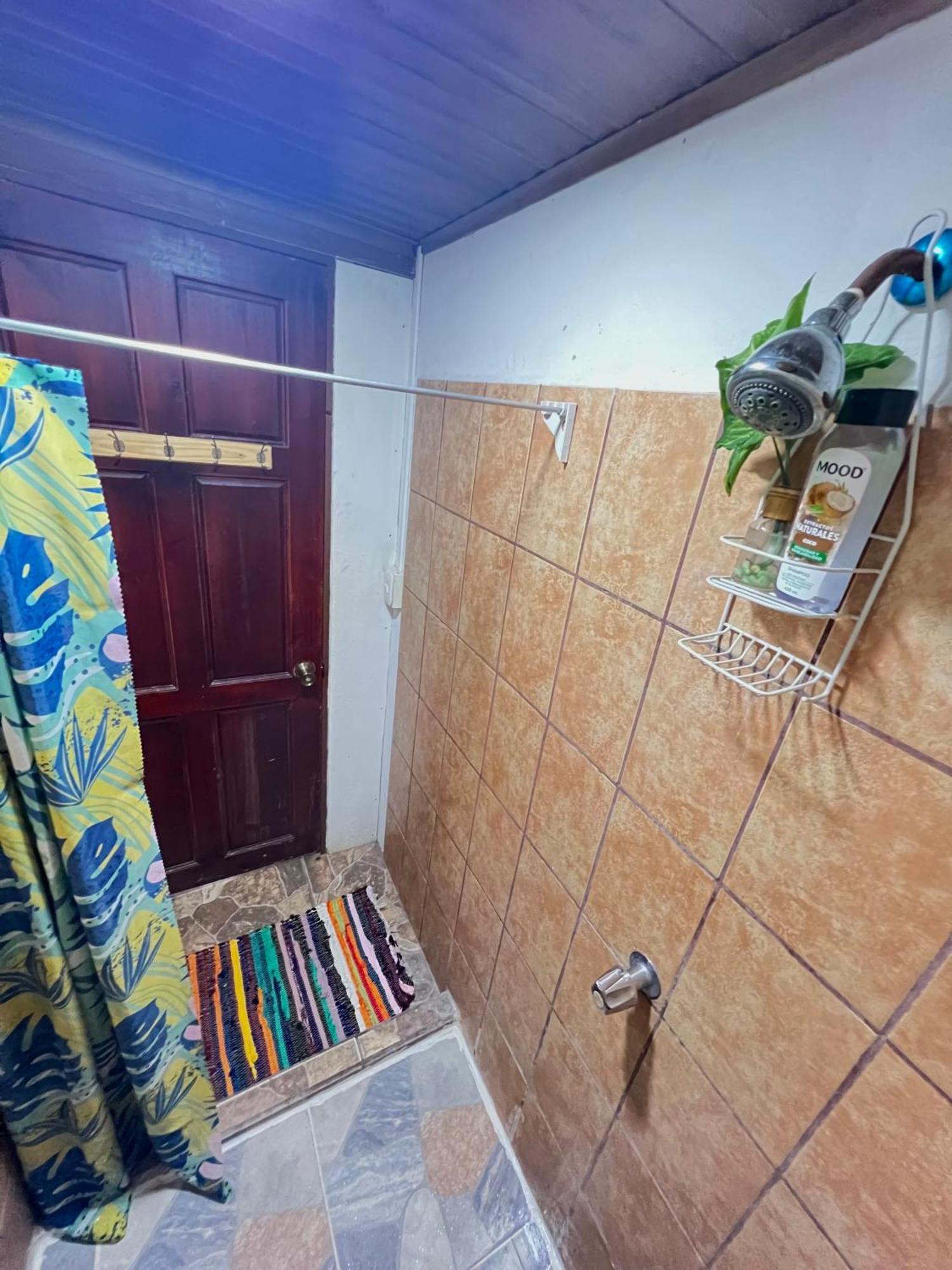Cheap Hostel Quepos Extérieur photo