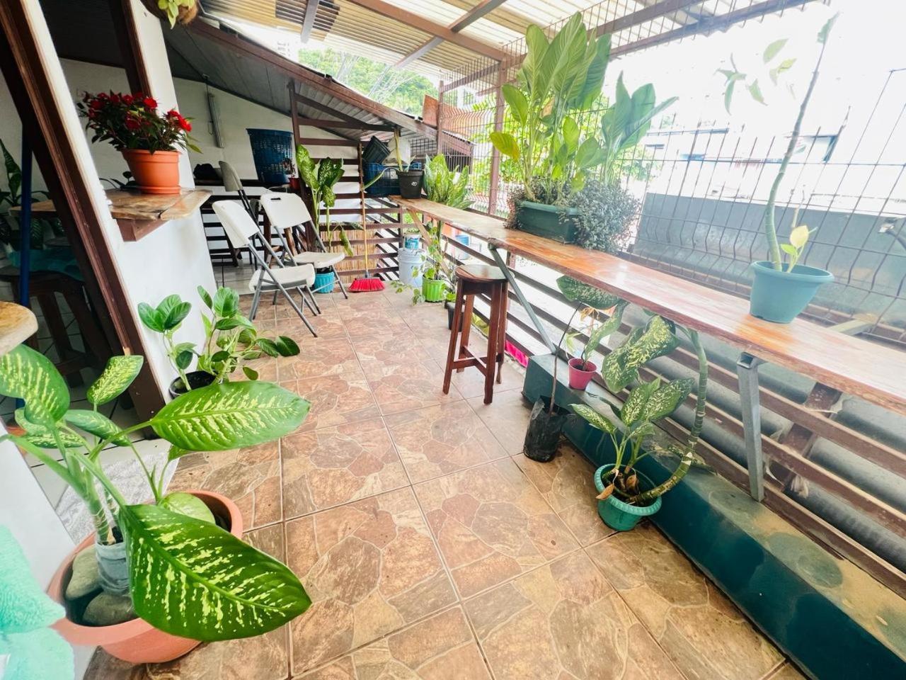 Cheap Hostel Quepos Extérieur photo