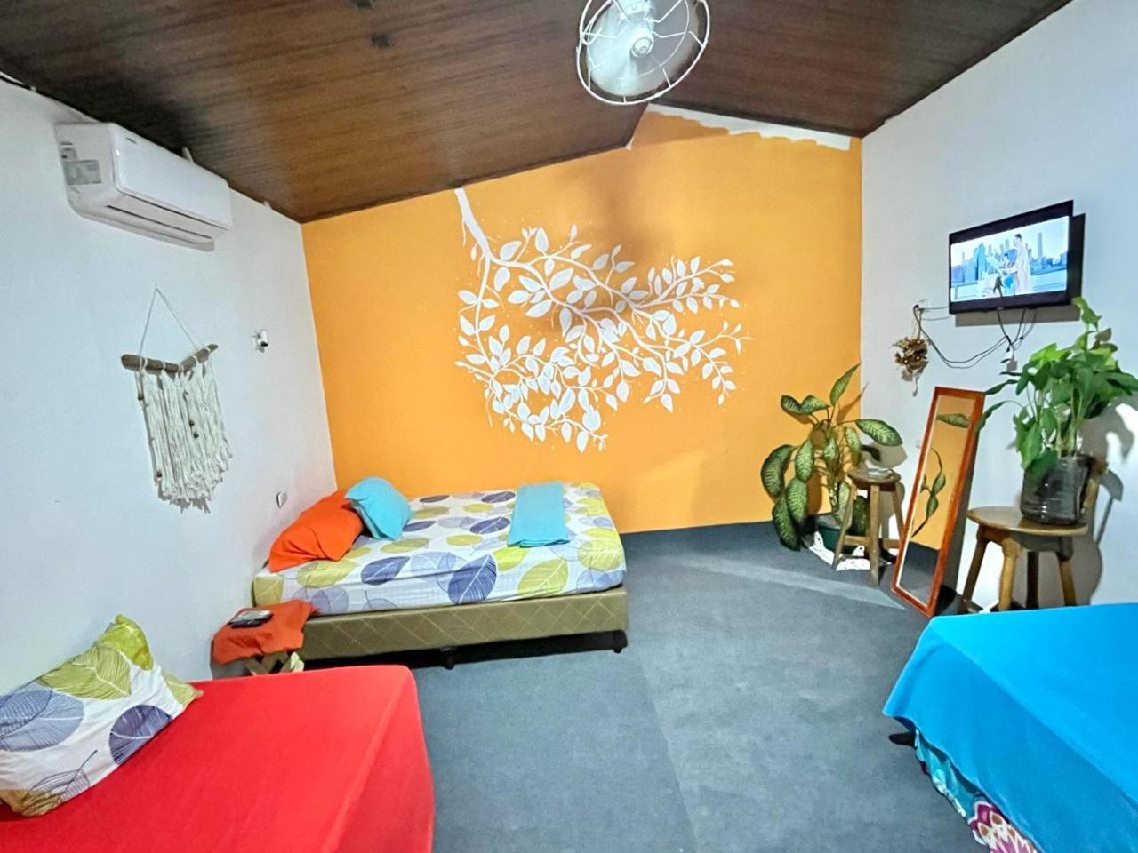 Cheap Hostel Quepos Extérieur photo