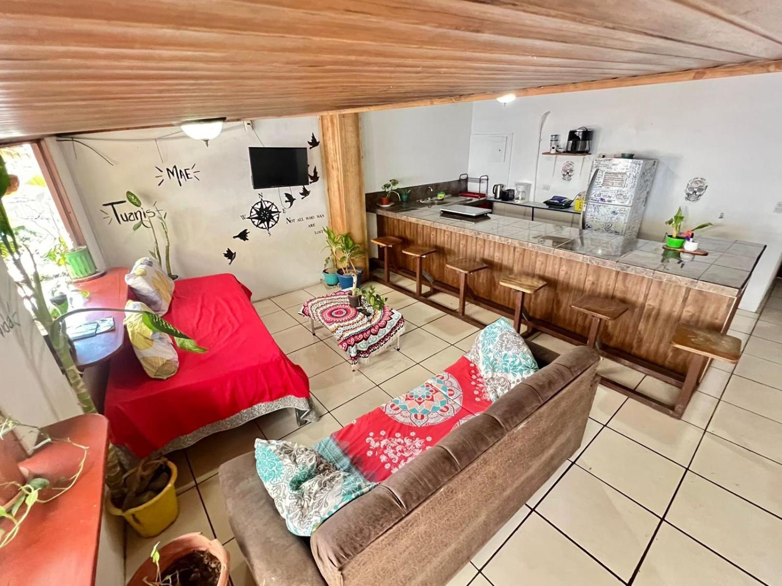 Cheap Hostel Quepos Extérieur photo