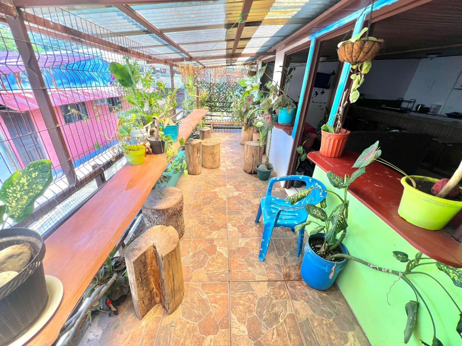 Cheap Hostel Quepos Extérieur photo