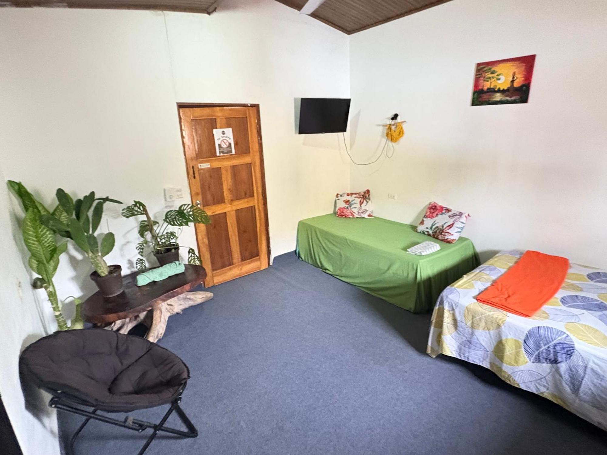 Cheap Hostel Quepos Extérieur photo