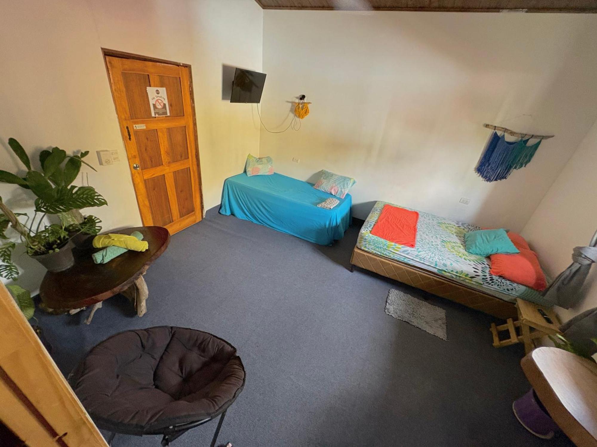 Cheap Hostel Quepos Extérieur photo
