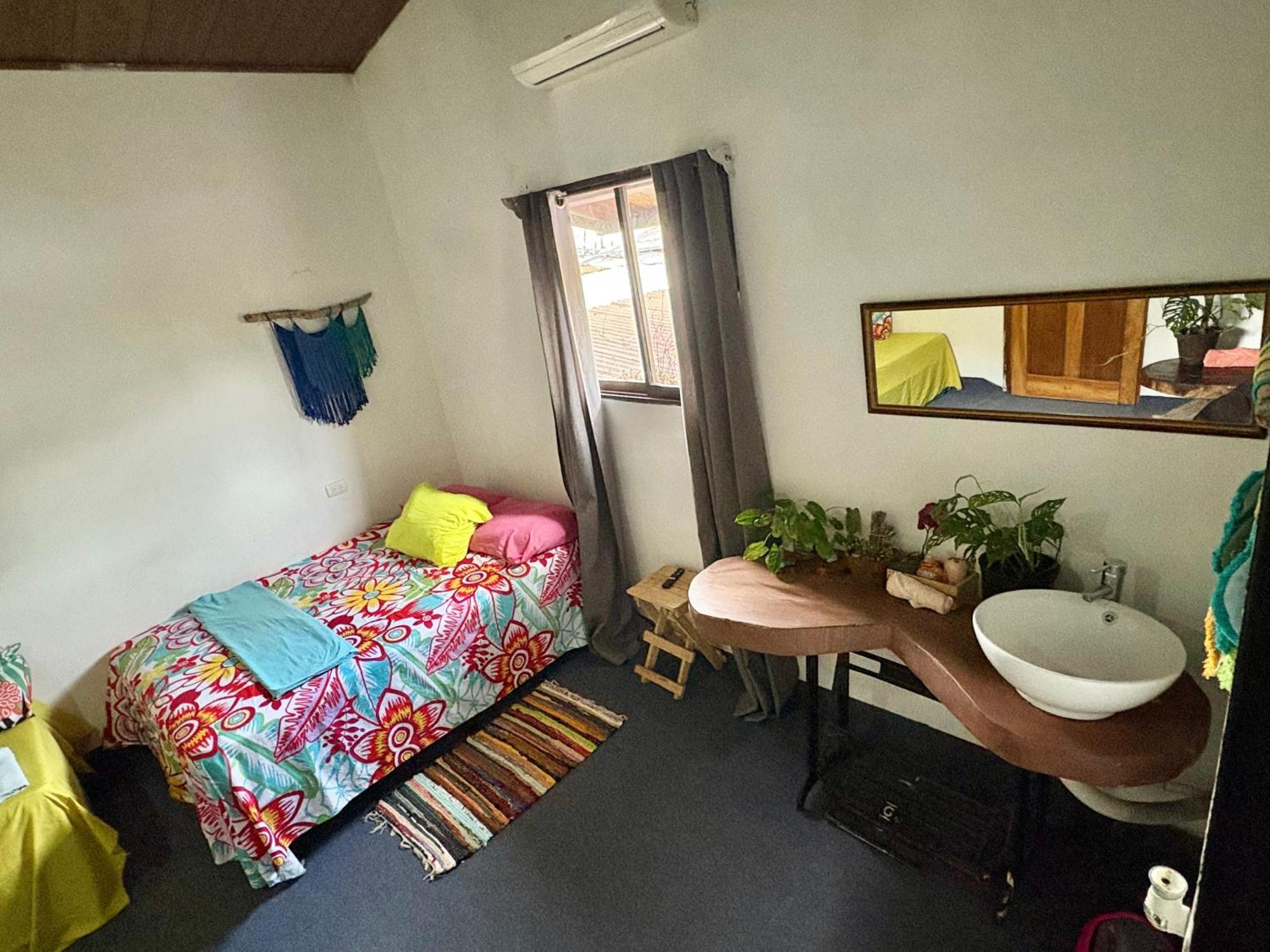Cheap Hostel Quepos Extérieur photo