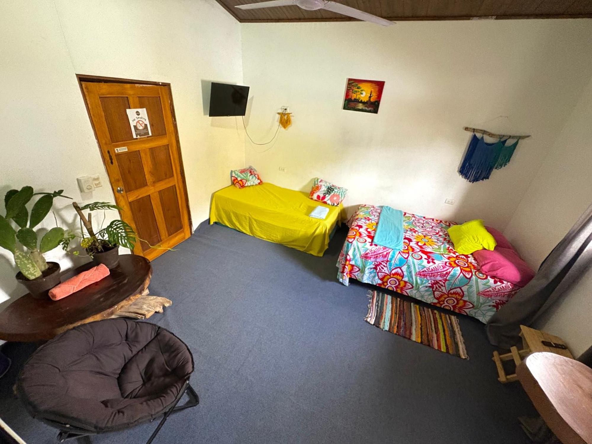 Cheap Hostel Quepos Extérieur photo